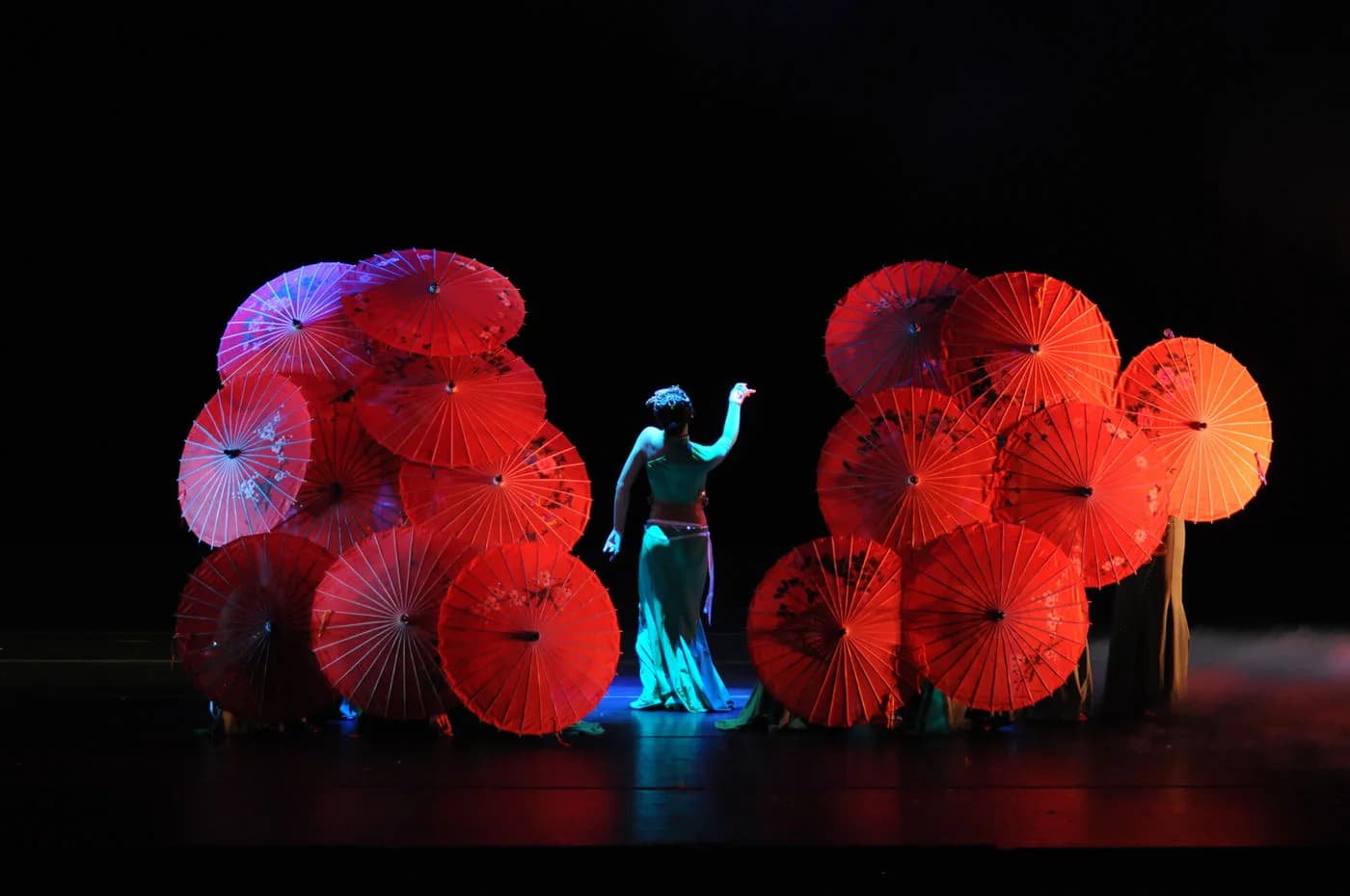 Parasol dance performance